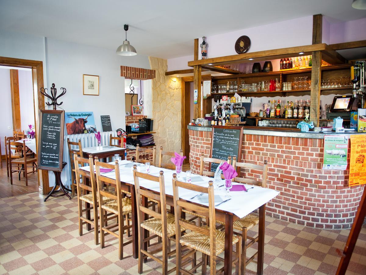 Logis Hotel Restaurant Le Relais Fleuri Vervins Exterior photo