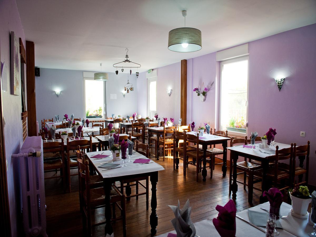 Logis Hotel Restaurant Le Relais Fleuri Vervins Exterior photo